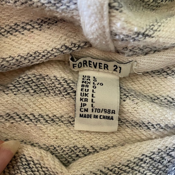 ✰ Forever 21 Cropped Hoodie Large ✰ - Picture 2 of 2